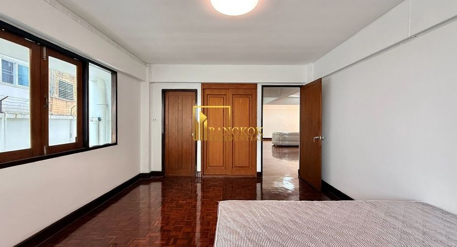 For rent 2 bedrooms apartment in Khlong Toei, Bangkok