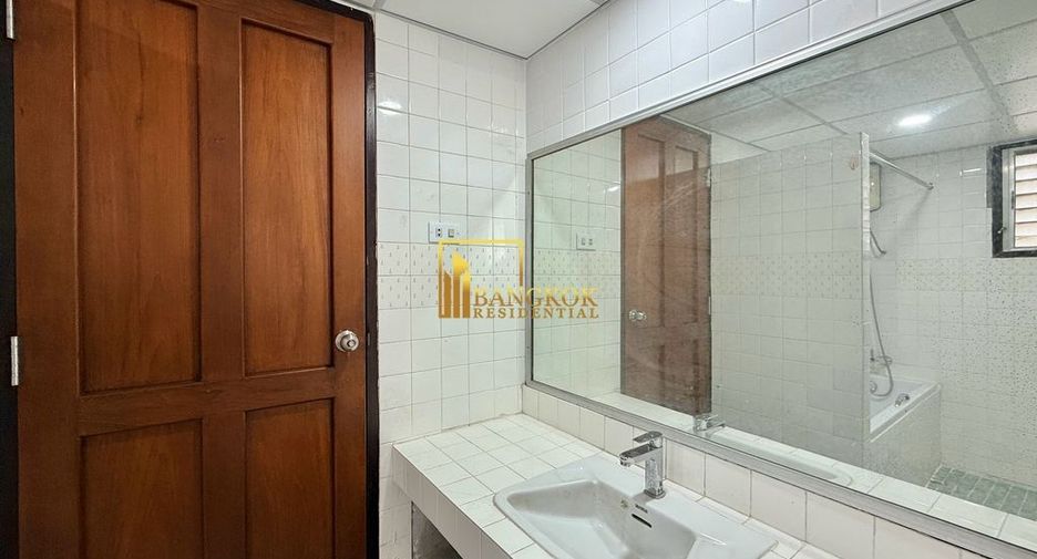 For rent 2 bedrooms apartment in Khlong Toei, Bangkok