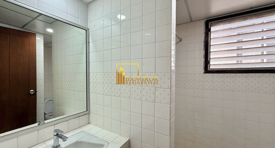 For rent 2 bedrooms apartment in Khlong Toei, Bangkok