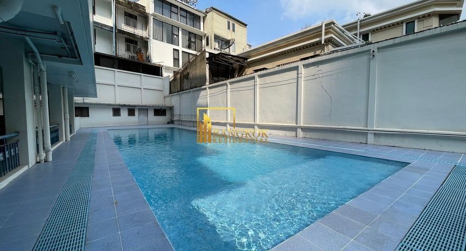 For rent 2 bedrooms apartment in Khlong Toei, Bangkok