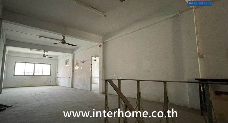 Local comercial en venta de 6 habitaciones en Bang Khun Thian, Bangkok