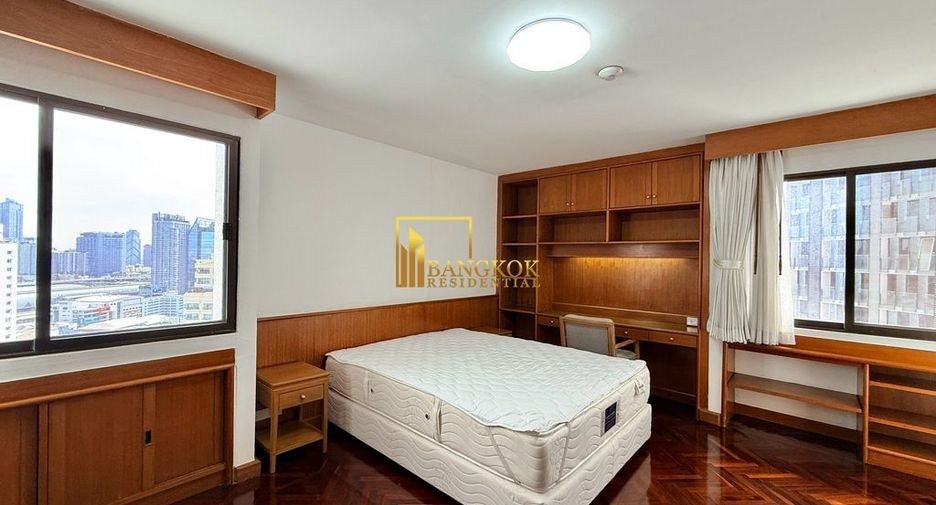 For rent 2 bedrooms apartment in Watthana, Bangkok