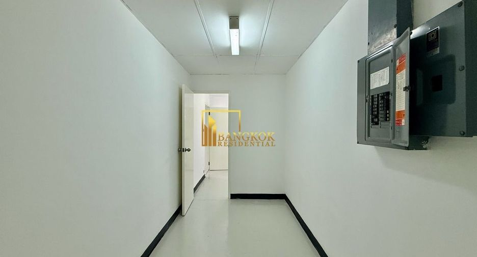 For rent 2 bedrooms apartment in Watthana, Bangkok