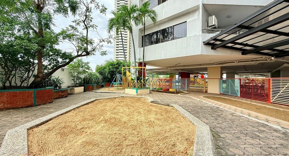 For rent 2 bedrooms apartment in Watthana, Bangkok
