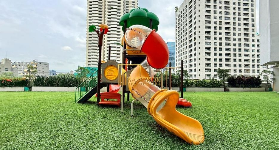 For rent 2 bedrooms apartment in Watthana, Bangkok
