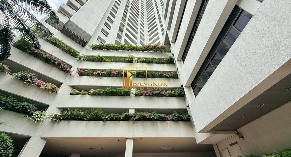 For rent 2 bedrooms apartment in Watthana, Bangkok