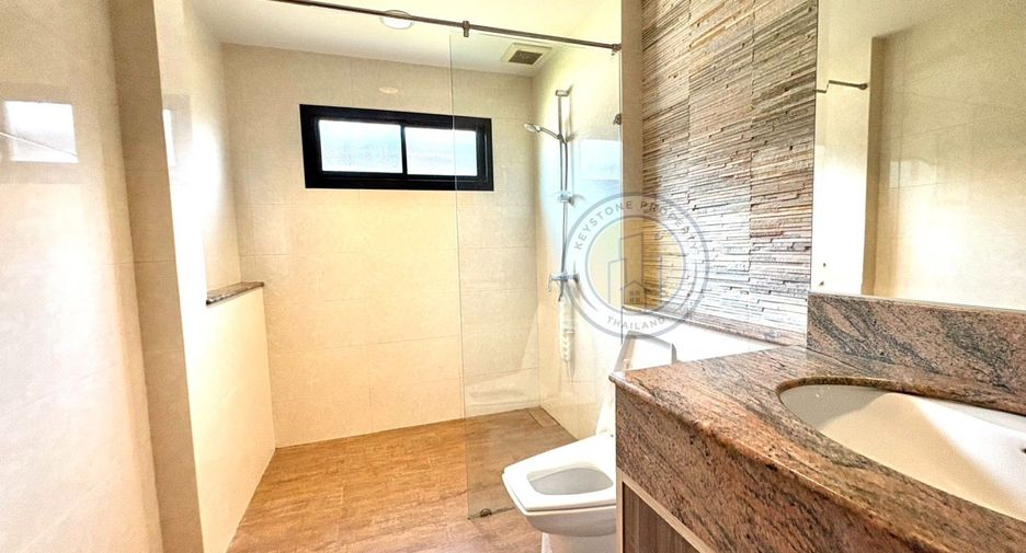 For rent 3 bedrooms villa in Huay Yai, Pattaya