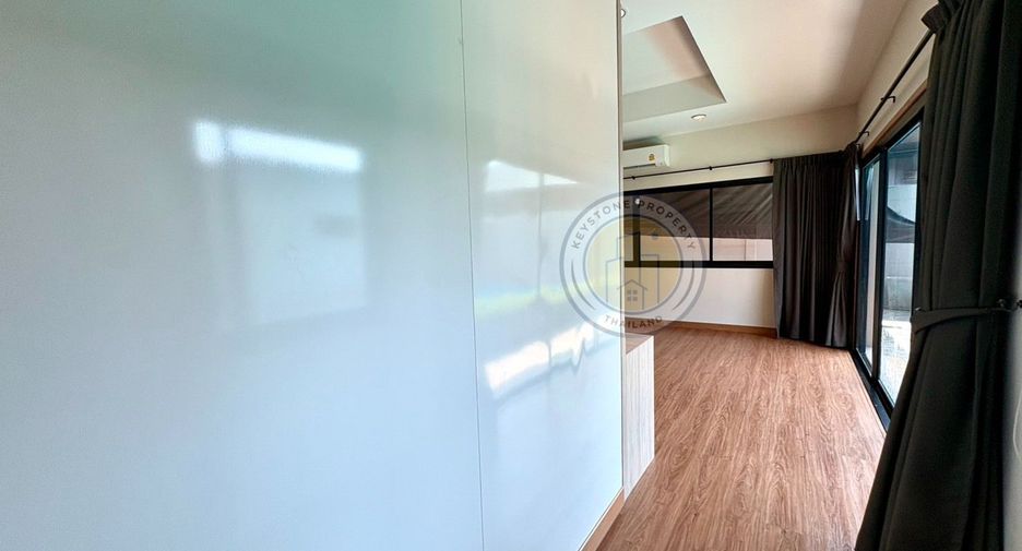 For rent 3 bedrooms villa in Huay Yai, Pattaya