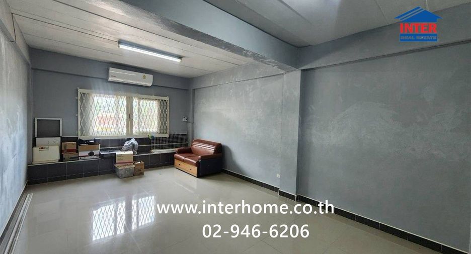For sale 4 ベッドルーム retail Space in Sam Phran, Nakhon Pathom