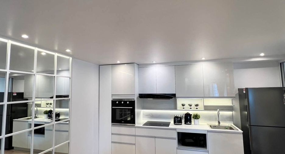 For rent 2 bedrooms condo in Yan Nawa, Bangkok