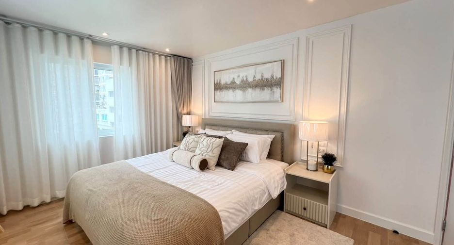 For rent 2 bedrooms condo in Yan Nawa, Bangkok