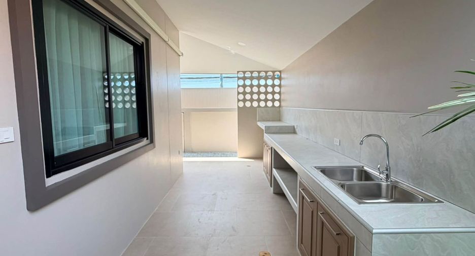 For sale 3 bedrooms villa in Bang Lamung, Chonburi