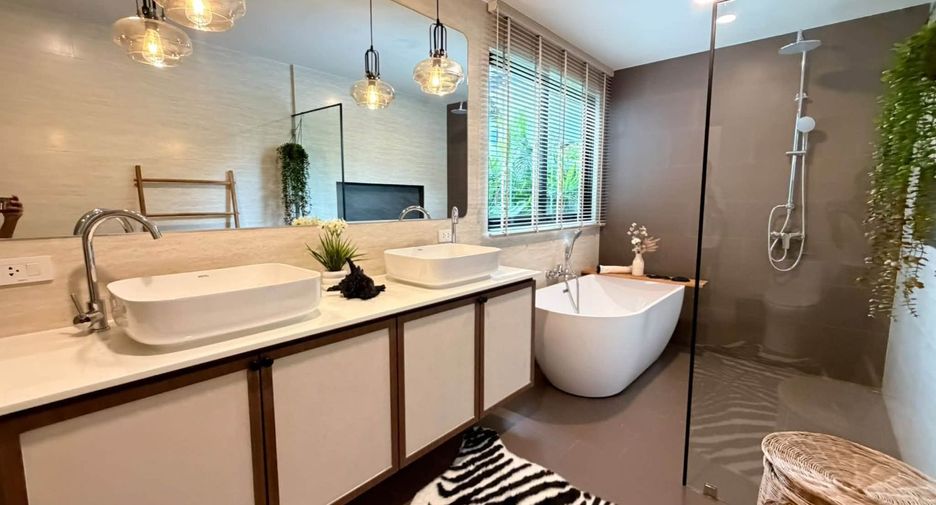 For sale 3 bedrooms villa in Bang Lamung, Chonburi