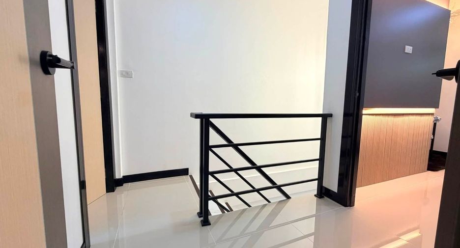 For sale 3 bedrooms townhouse in Jomtien, Pattaya