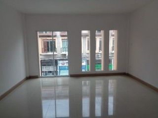 For sale 3 bedrooms retail Space in Khlong Sam Wa, Bangkok