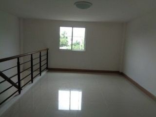 For sale 3 bedrooms retail Space in Khlong Sam Wa, Bangkok