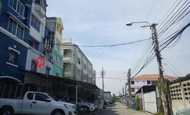 Gewerbefläche zum Kauf mit 4 Zimmer in Bang Kapi, Bangkok
