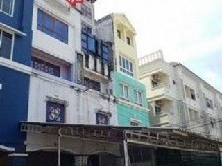 For sale 4 bedrooms retail Space in Bang Kapi, Bangkok