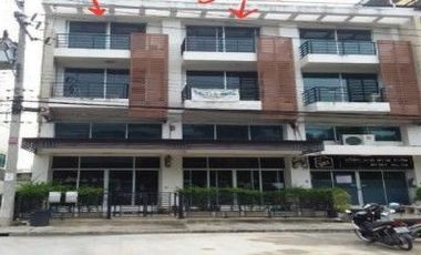 Gewerbefläche zum Kauf mit 4 Zimmer in Thung Khru, Bangkok