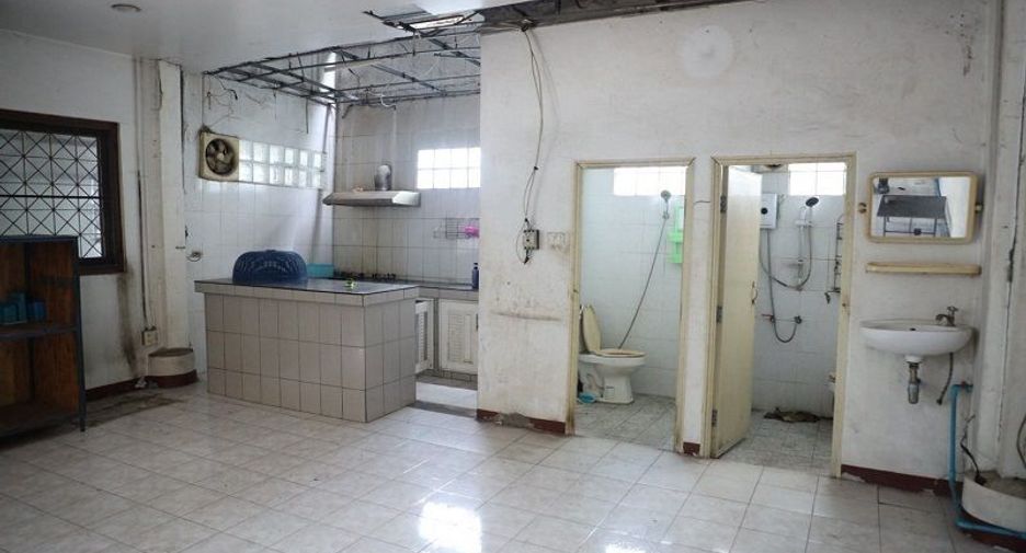 For rent 5 bedrooms warehouse in Bang Bon, Bangkok