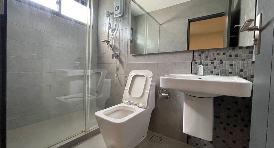For rent 3 bedrooms townhouse in Bang Phli, Samut Prakan