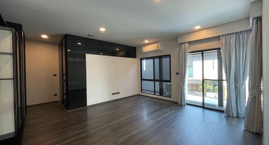 For rent 3 bedrooms townhouse in Bang Phli, Samut Prakan