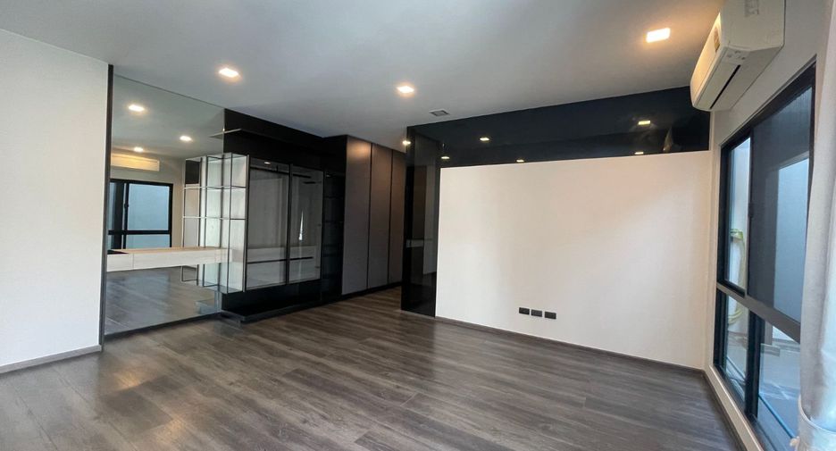 For rent 3 bedrooms townhouse in Bang Phli, Samut Prakan