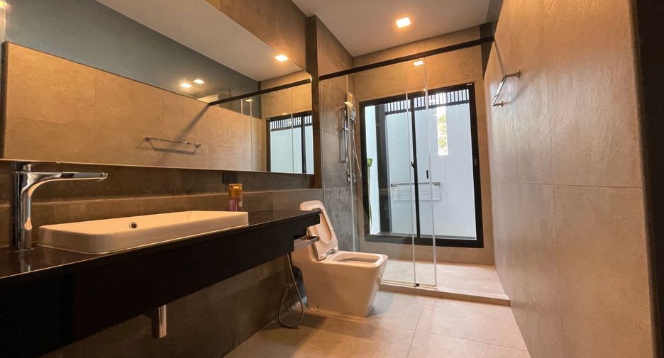 For rent 3 bedrooms townhouse in Bang Phli, Samut Prakan