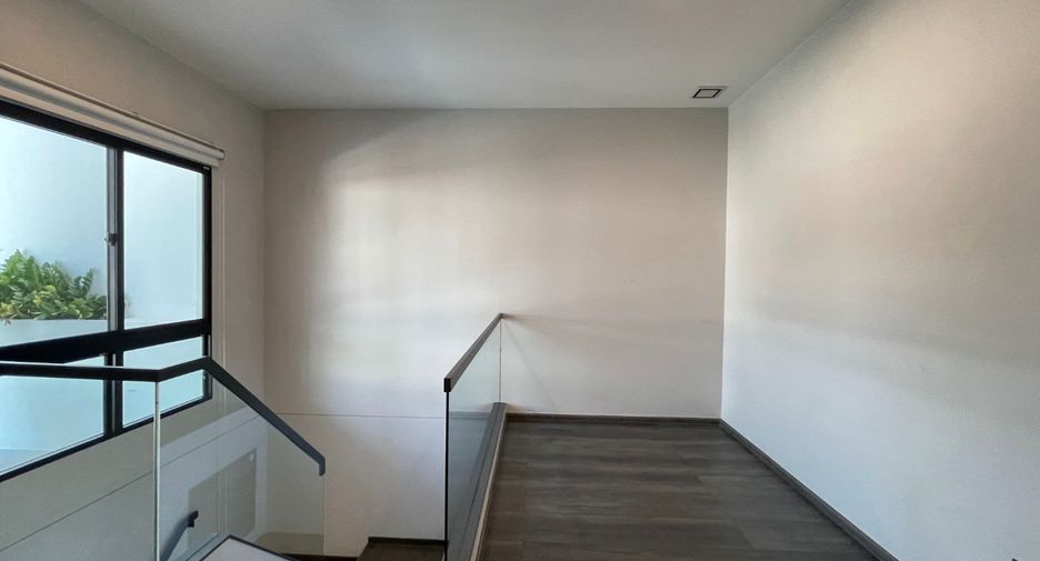 For rent 3 bedrooms townhouse in Bang Phli, Samut Prakan