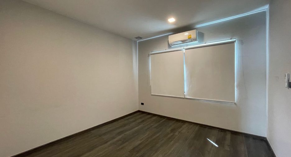 For rent 3 bedrooms townhouse in Bang Phli, Samut Prakan