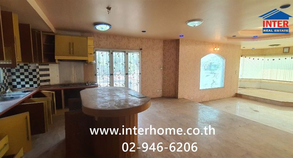 For sale 4 bedrooms house in Khlong Sam Wa, Bangkok