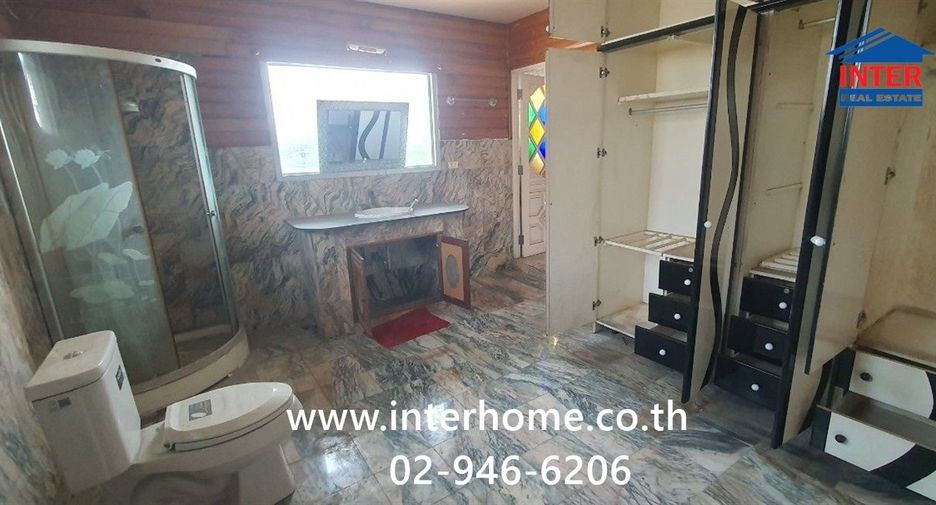 For sale 4 bedrooms house in Khlong Sam Wa, Bangkok