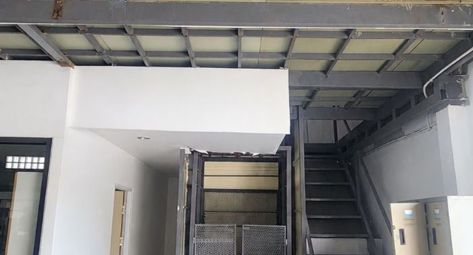 Oficina en alquiler de 1 habitaciones en Mueang Lamphun, Lamphun