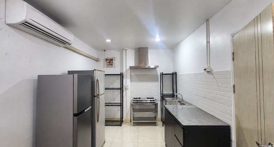 Oficina en alquiler de 1 habitaciones en Mueang Lamphun, Lamphun