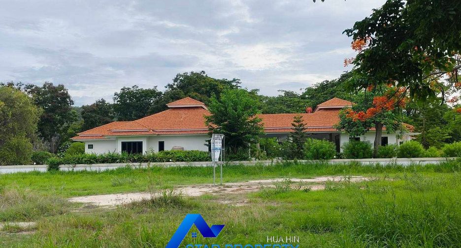 For sale 3 bedrooms villa in Cha Am, Phetchaburi