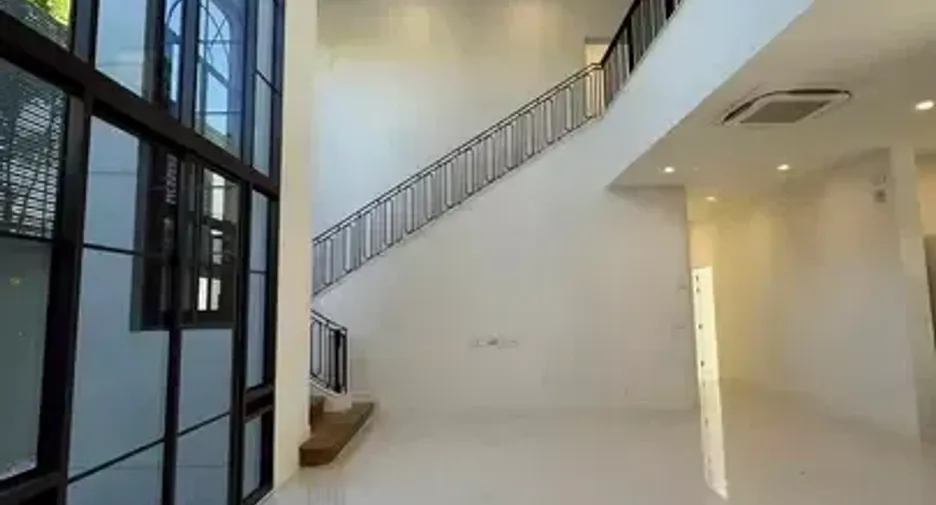 For rent 4 ベッドルーム house in Bang Kapi, Bangkok