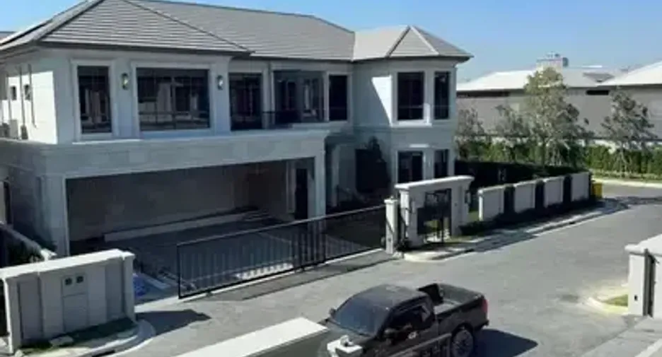 For rent 4 ベッドルーム house in Bang Kapi, Bangkok