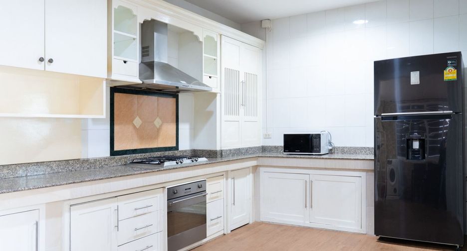 Casa en alquiler de 5 habitaciones en Mueang Samut Prakan, Samut Prakan