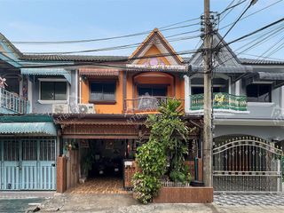 Casa adosada en venta de 3 habitaciones en Sai Mai, Bangkok