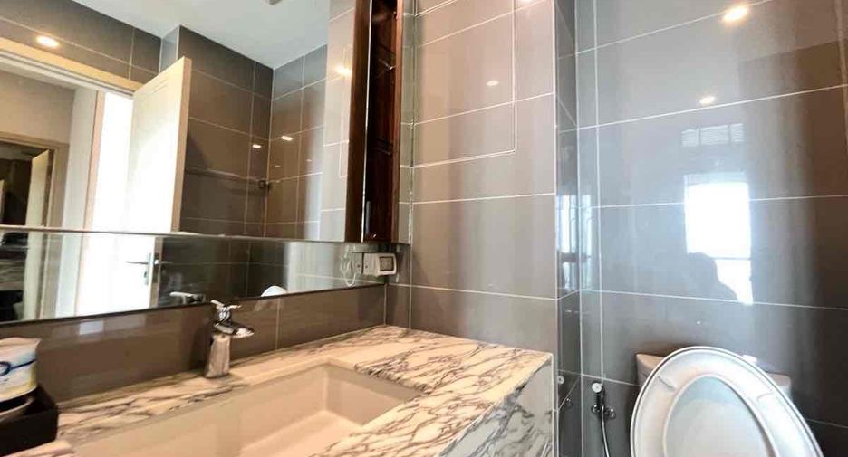 For sale 2 ベッドルーム condo in Pathum Wan, Bangkok