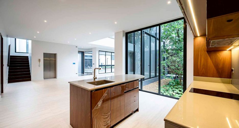 For sale 4 ベッドルーム house in Bang Kapi, Bangkok