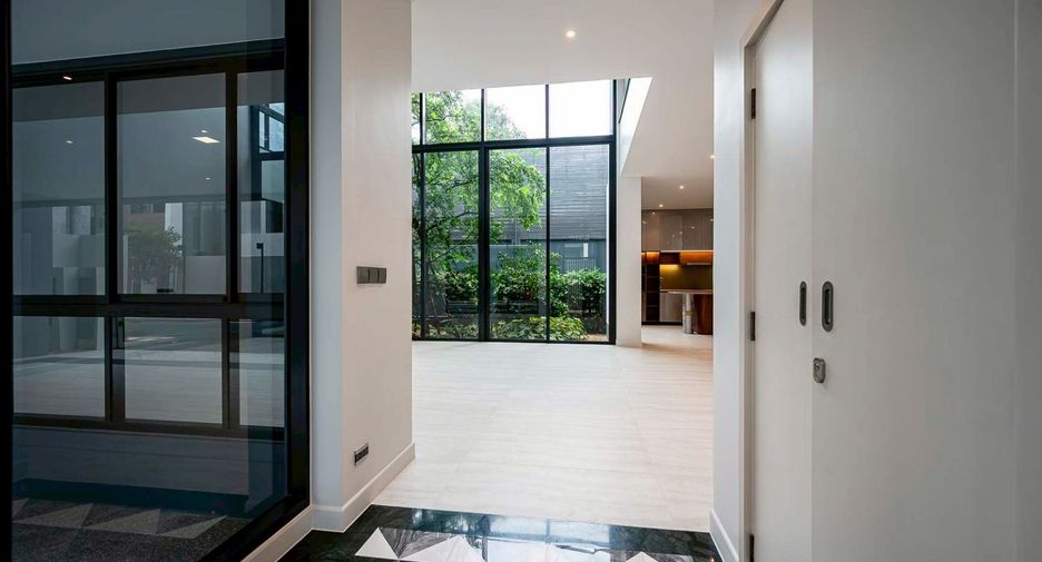 For sale 4 ベッドルーム house in Bang Kapi, Bangkok