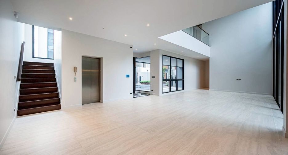For sale 4 ベッドルーム house in Bang Kapi, Bangkok