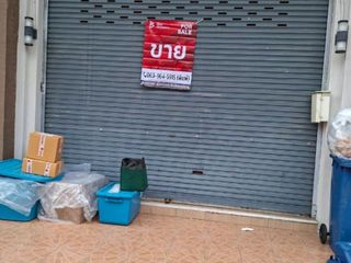 Local comercial en venta de 4 habitaciones en Bang Khun Thian, Bangkok