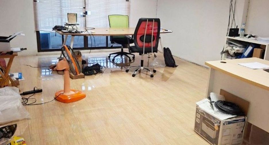 Gewerbefläche zum Kauf mit 4 Zimmer in Bang Khun Thian, Bangkok