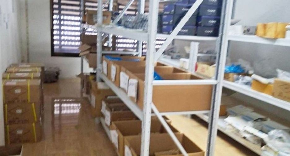 Gewerbefläche zum Kauf mit 4 Zimmer in Bang Khun Thian, Bangkok