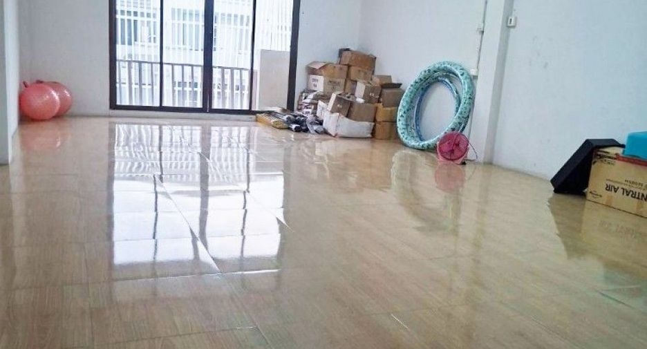 Gewerbefläche zum Kauf mit 4 Zimmer in Bang Khun Thian, Bangkok