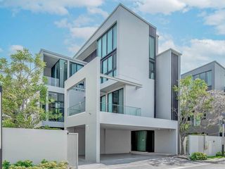 Haus zur Miete mit 4 Zimmer in Saphan Sung, Bangkok