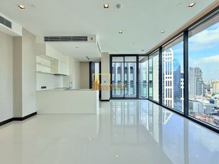 For sale 3 bedrooms condo in Khlong Toei, Bangkok