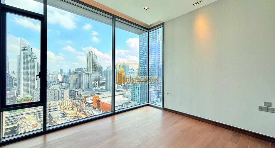 For sale 3 bedrooms condo in Khlong Toei, Bangkok